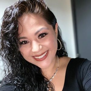 Meet your Posher, Cynthia